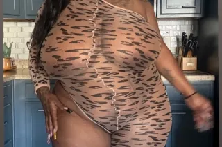 💯SUPER TIGHT & WET💕💕💕 LEGS OPE... - Image 1