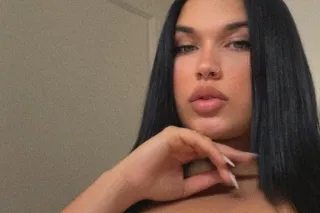 Latina - 23 - Image 1